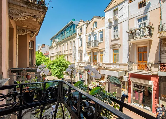 Supreme Luxury Top Central 1 Bedroom Apartment